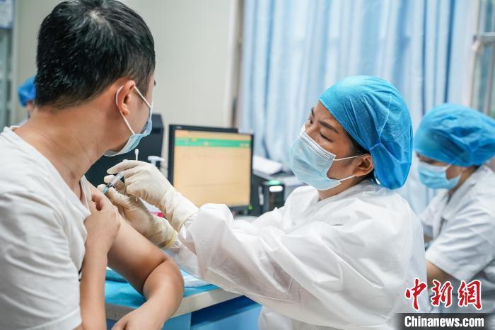 10余省份开打新冠疫苗加强针,你的疫苗打了几针?